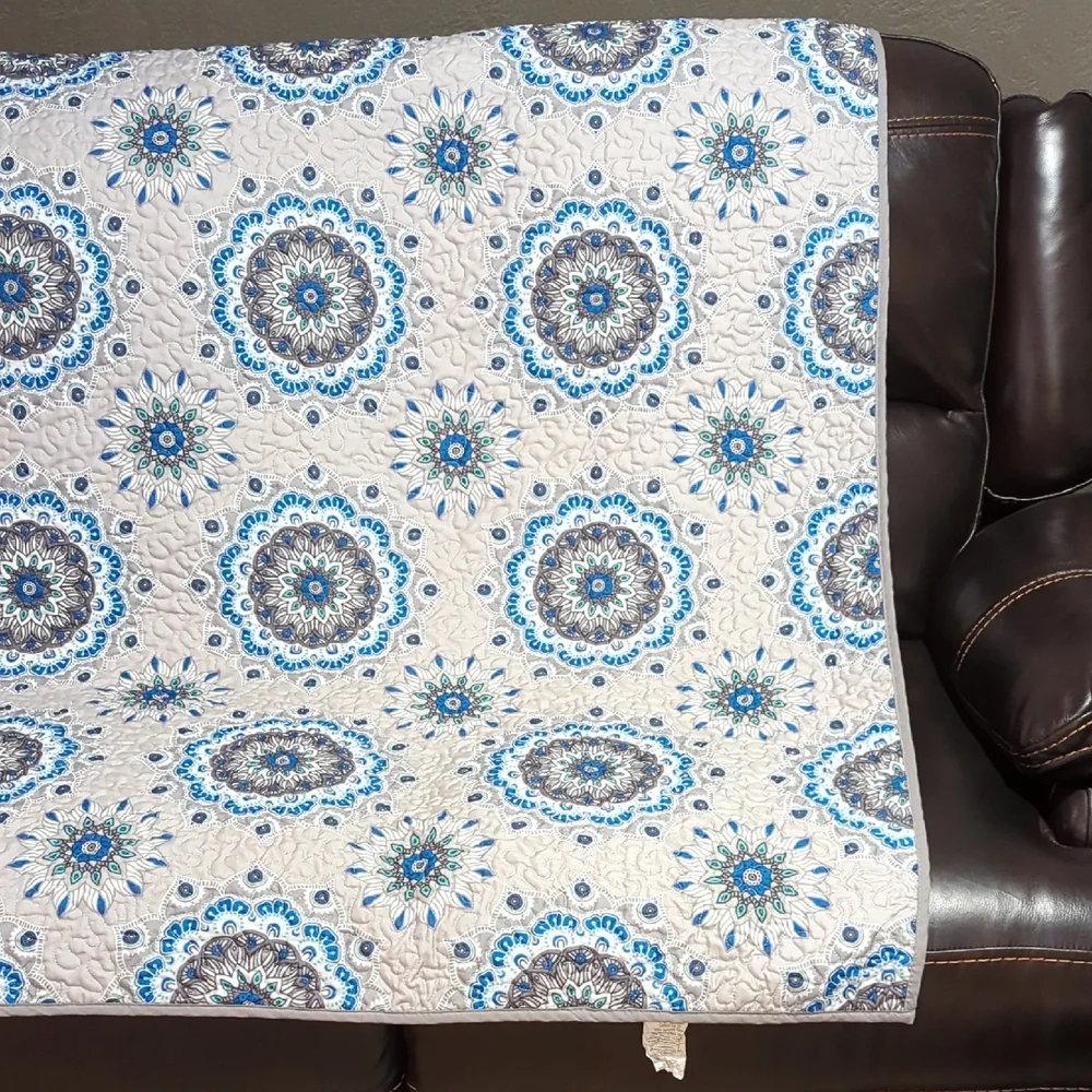 Twin 58x86 Inch Elegant Blue and Gray Mandala Quilt - Picture 2 of 10